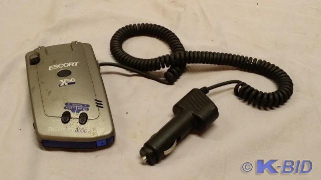 lot 23 image: Escort passport 8500 fuzz buster. C...