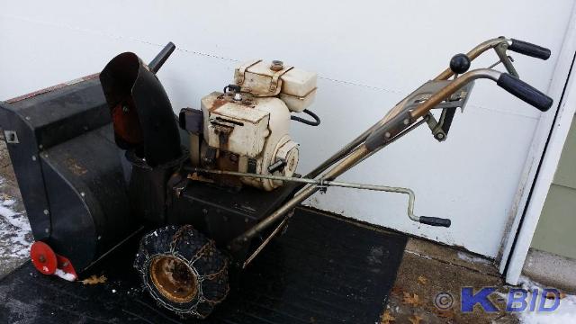 lot 46 image: Craftsman 26 3 stage Snow blower, ...