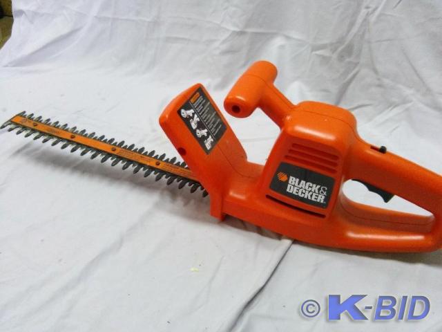 lot 62 image: Black & Decker 16 Hedge Trimme...