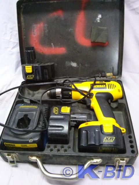 lot 67 image: Dewalt 14.4 v cordless drill with m...