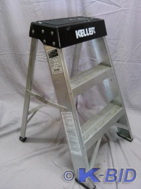 lot 74 image: Keller 300 lb. Max Aluminum Step la...