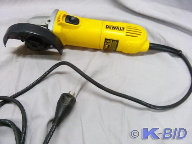 lot 76 image: Dewalt&nbspDW818 Angle grinder Lik...