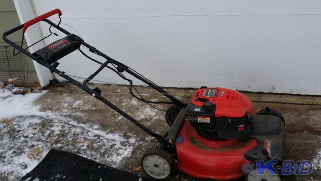 lot 83 image: Troy-bilt 21 self propelled powere...