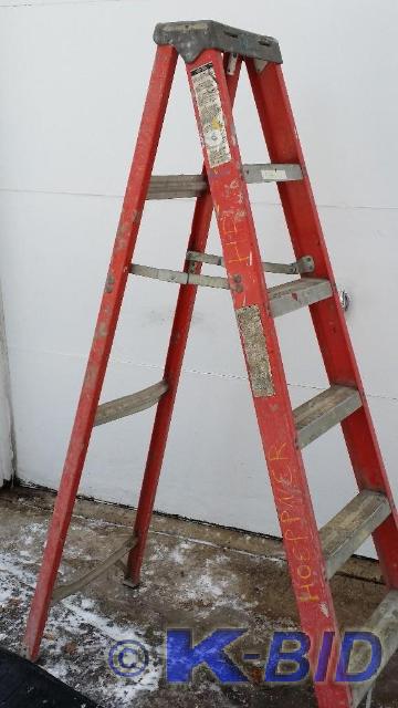 lot 84 image: Louisville 6 ft Construction Ladder...