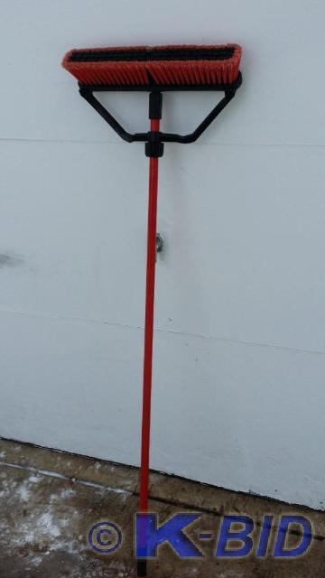 lot 86 image: Libman used push broom with a 18 h...