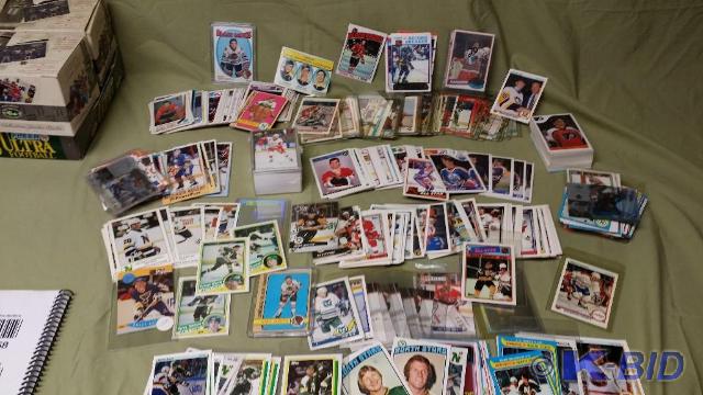 Lot of over 600 Hockey cards from d...