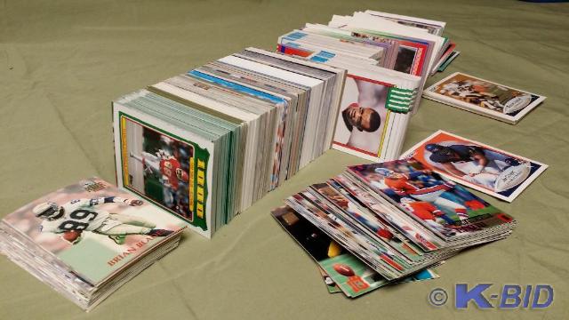 Lot of over 700-800 Football cards ...