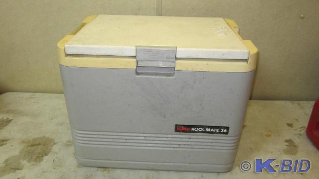 Igloo coolmate cooler with cord