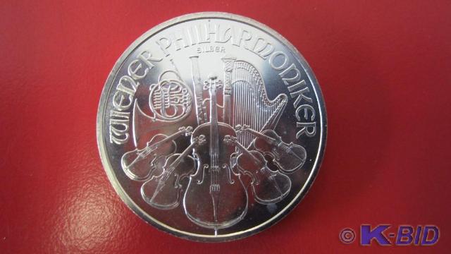 lot 109 image: 2008 20 x 1 oz Silver Bullion Philh...