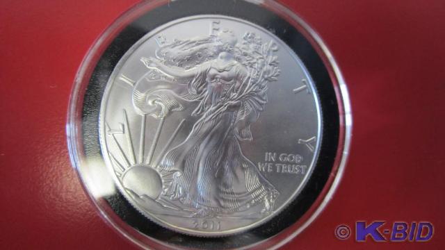 lot 121 image: 2011 1oz Silver American Eagle