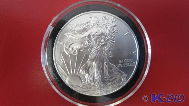 lot 124 image: 2011 1oz Silver American Eagle