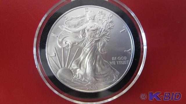 lot 125 image: 2011 1oz Silver American Eagle