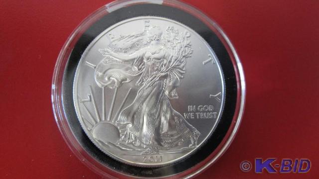 lot 126 image: 2011 1oz Silver American Eagle