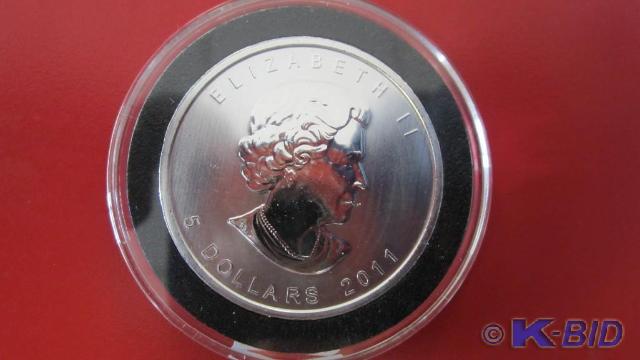 lot 127 image: 2011 1oz Silver Canadian Maple Leaf