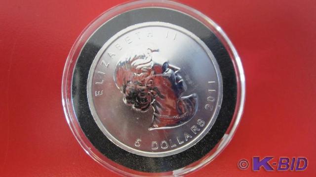 lot 133 image: 2011 1oz Silver Canadian Maple Leaf