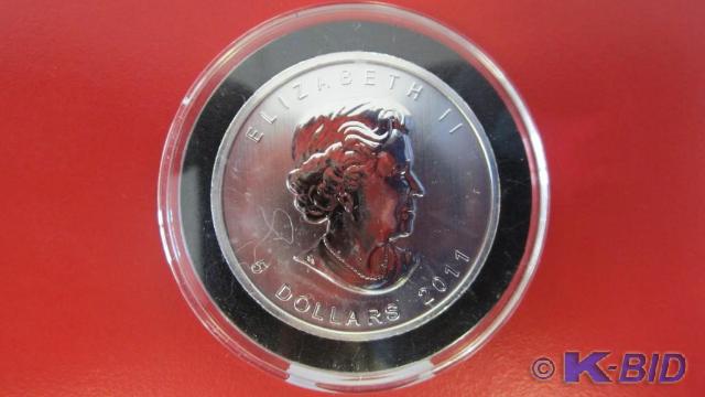 lot 134 image: 2011 1oz Silver Canadian Maple Leaf