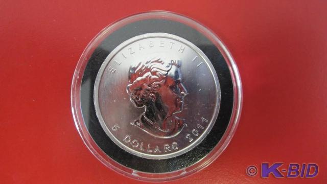lot 135 image: 2011 1oz Silver Canadian Maple Leaf