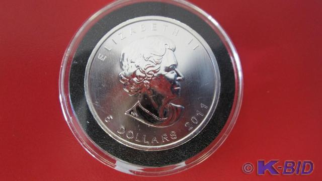 lot 136 image: 2011 1oz Silver Canadian Maple Leaf