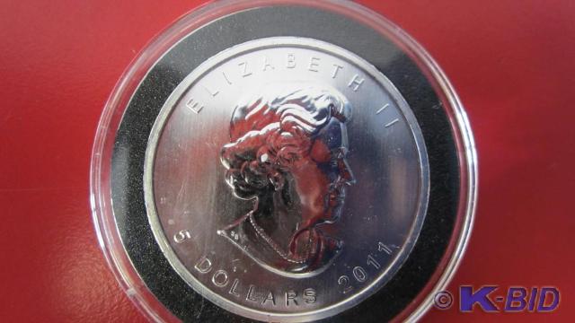 lot 174 image: 2011 1oz Silver Canadian Maple Leaf