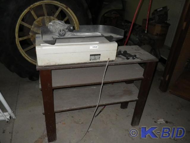 lot 19 image: Shelf unit