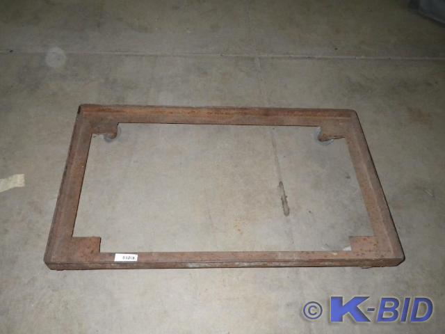 lot 25 image: 4 wheel cart