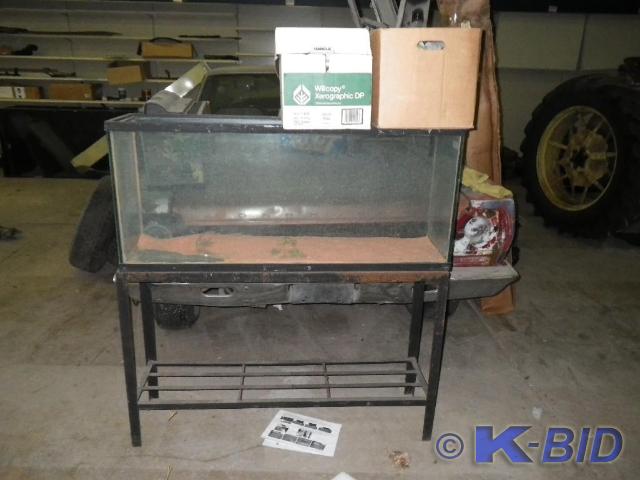 lot 27 image: 2 aquariums