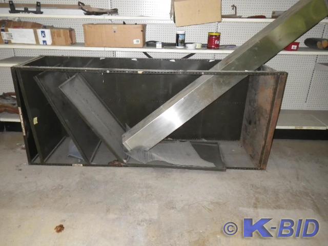 lot 29 image: shelf unit