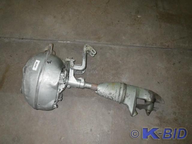lot 30 image: outboard motor