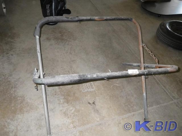 lot 34 image: Body panel stand