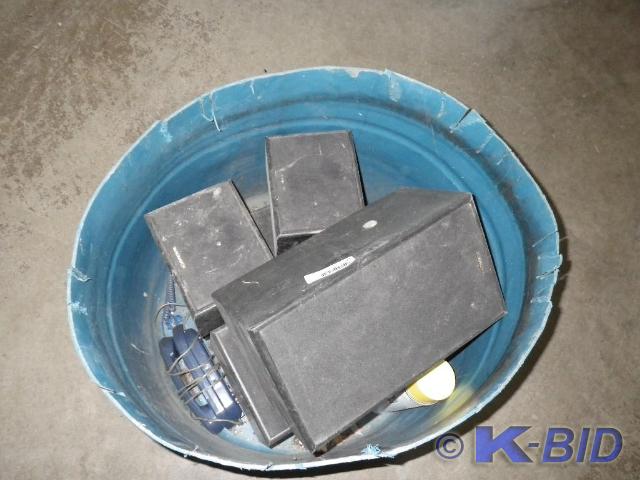 lot 41 image: 2 pairs of speakers