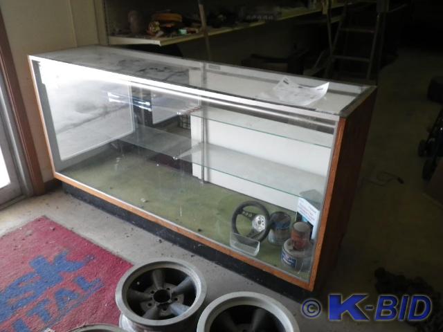 lot 43 image: Display case