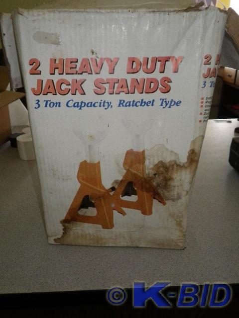 lot 45 image: 2 new jackstands