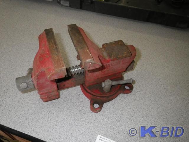lot 47 image: vise
