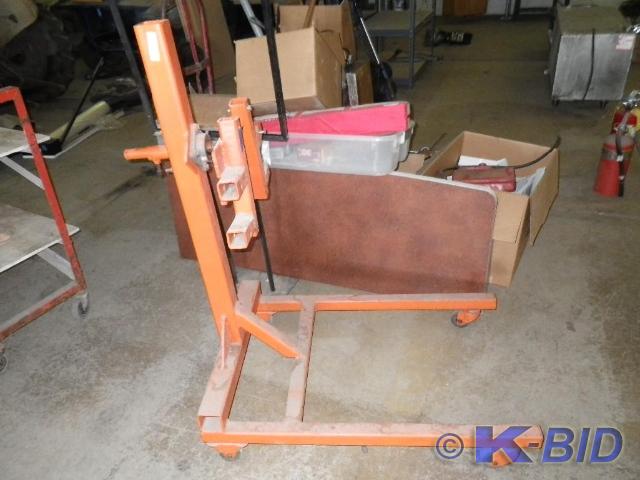 lot 52 image: Heavy duty engine stand