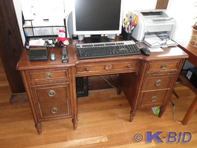 lot 66 image: Antique desk, very good condition, ...