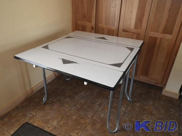 lot 67 image: Vintage enamel topped table, very g...
