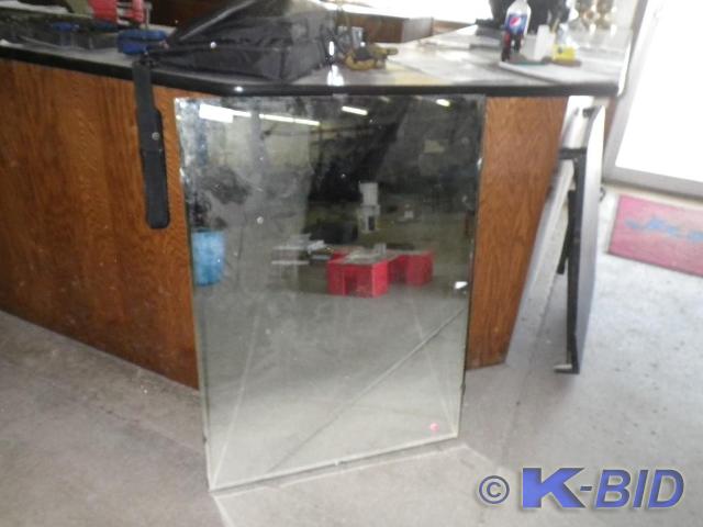 lot 70 image: Vintage mirror