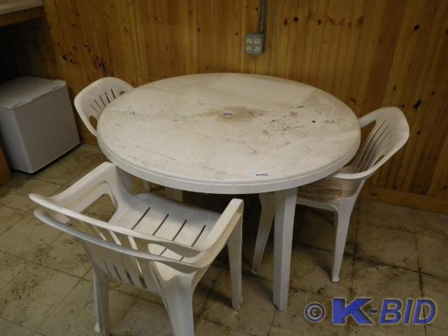 lot 71 image: Table and chairs