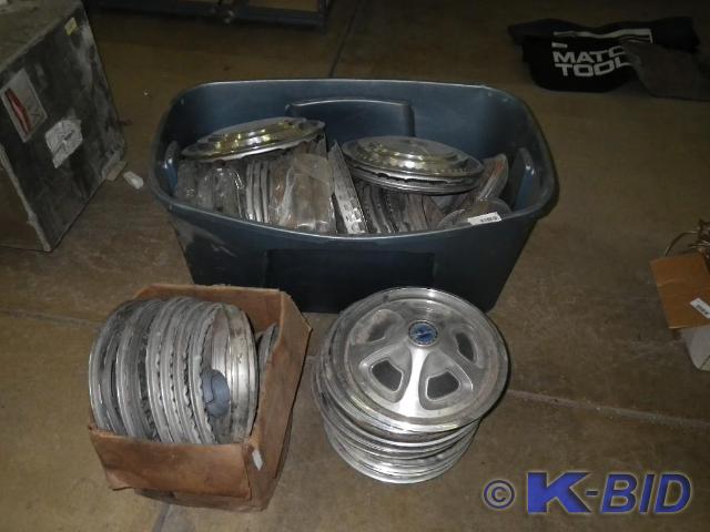 lot 73 image: Misc hubcaps, lots of sets of 4