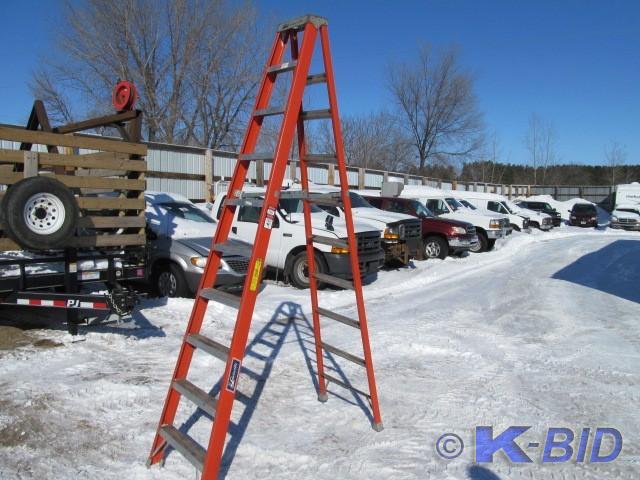 lot 13 image: Louisville 12 Fiberglass Step Ladd...