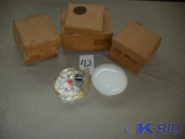 lot 42 image: 3 white globe lights