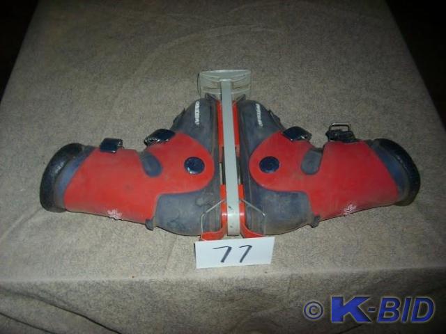 lot 77 image: Sangiorgio ski boots
