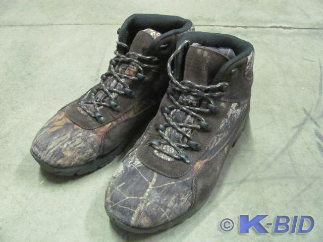 lot 20 image: Mossy Oak GUIDE GEAR Waterproof Tra...