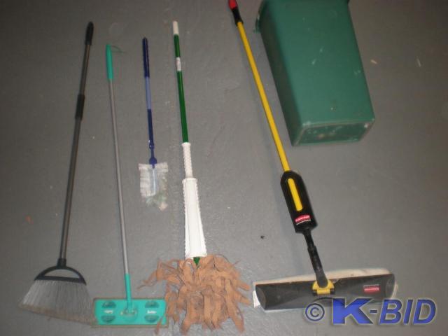 Rubbermaid cleaning Broom, Mops and...