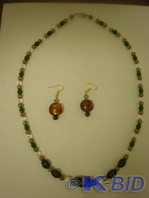 Very pretty beaded necklace with ma...
