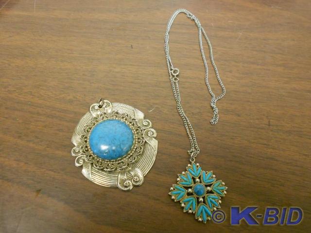 lot 102 image: Silver metal necklace&nbsppiece wi...