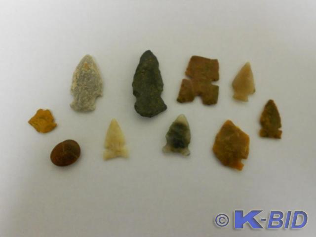 lot 105 image: Multiple&nbspsized and colored arr...