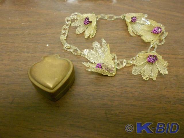 lot 72 image: See&nbspthrough&nbspgold flower n...