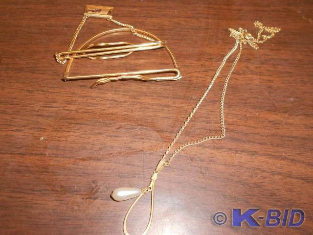 lot 76 image: Copper chained&nbspnecklace&nbspw...