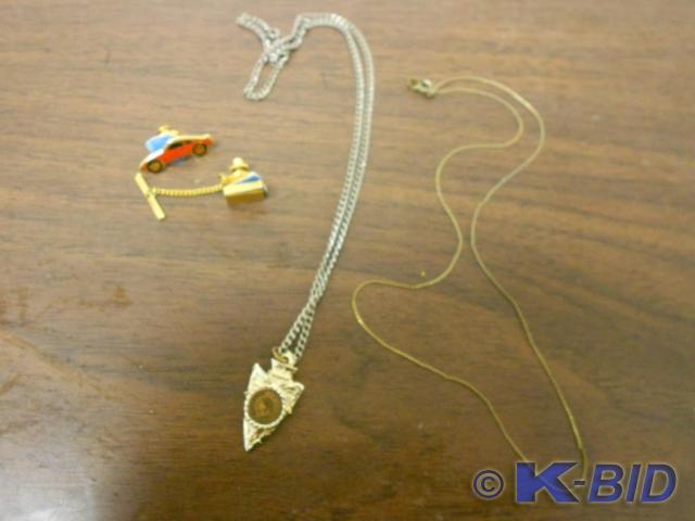 lot 77 image: Collection of Brooches and Necklace...